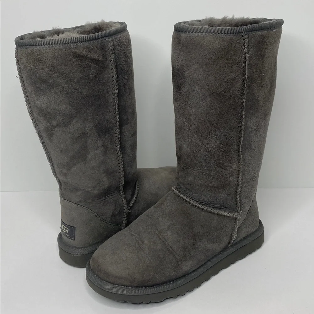 Women’s UGG Classic Gray Winter Tall Boots size 5